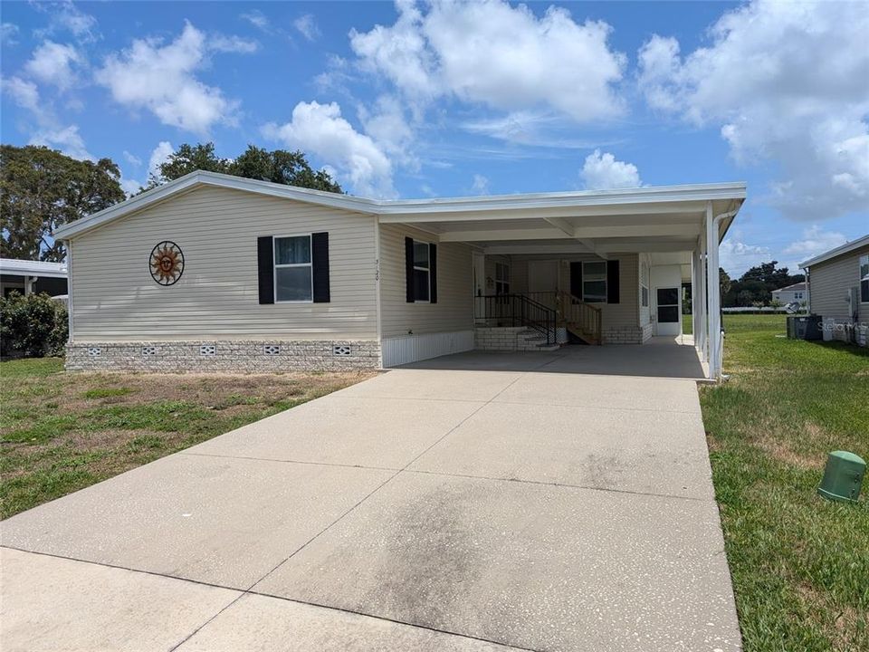 Active With Contract: $235,900 (3 beds, 2 baths, 2223 Square Feet)