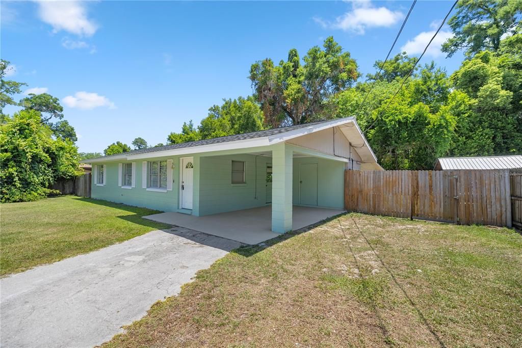 For Sale: $219,900 (4 beds, 2 baths, 1302 Square Feet)