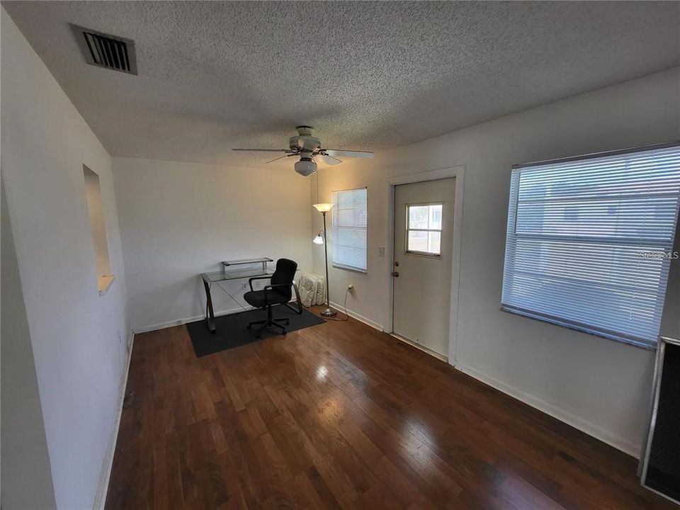 For Rent: $1,700 (2 beds, 2 baths, 1123 Square Feet)