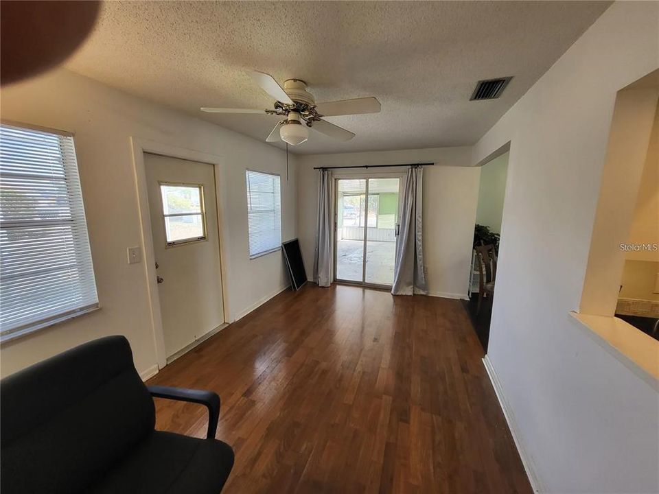 For Rent: $1,700 (2 beds, 2 baths, 1123 Square Feet)