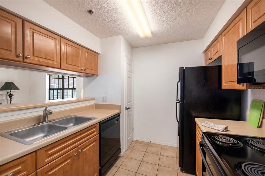 For Sale: $249,900 (1 beds, 1 baths, 631 Square Feet)