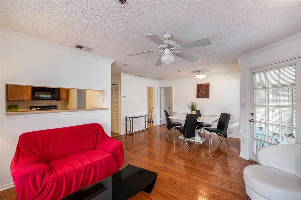 For Sale: $249,900 (1 beds, 1 baths, 631 Square Feet)