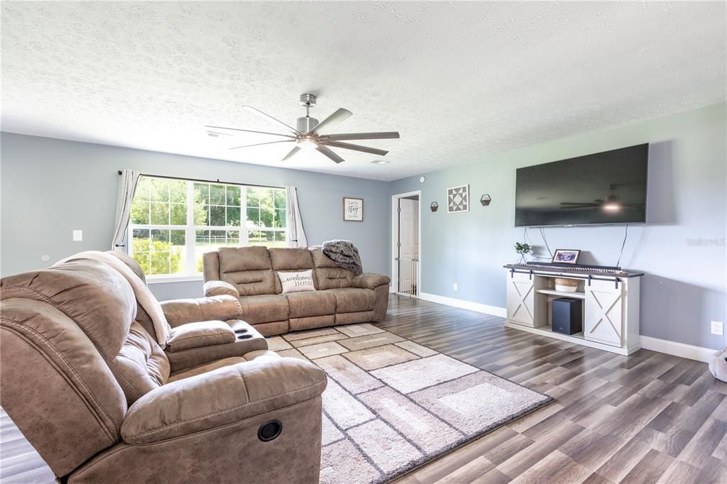 Active With Contract: $325,000 (4 beds, 2 baths, 1864 Square Feet)