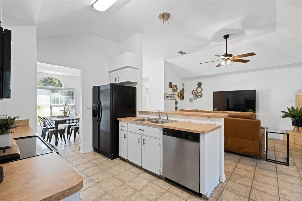 For Sale: $309,900 (3 beds, 2 baths, 1352 Square Feet)