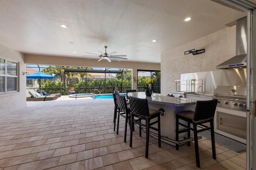 Huge oversized lanai entertainment space