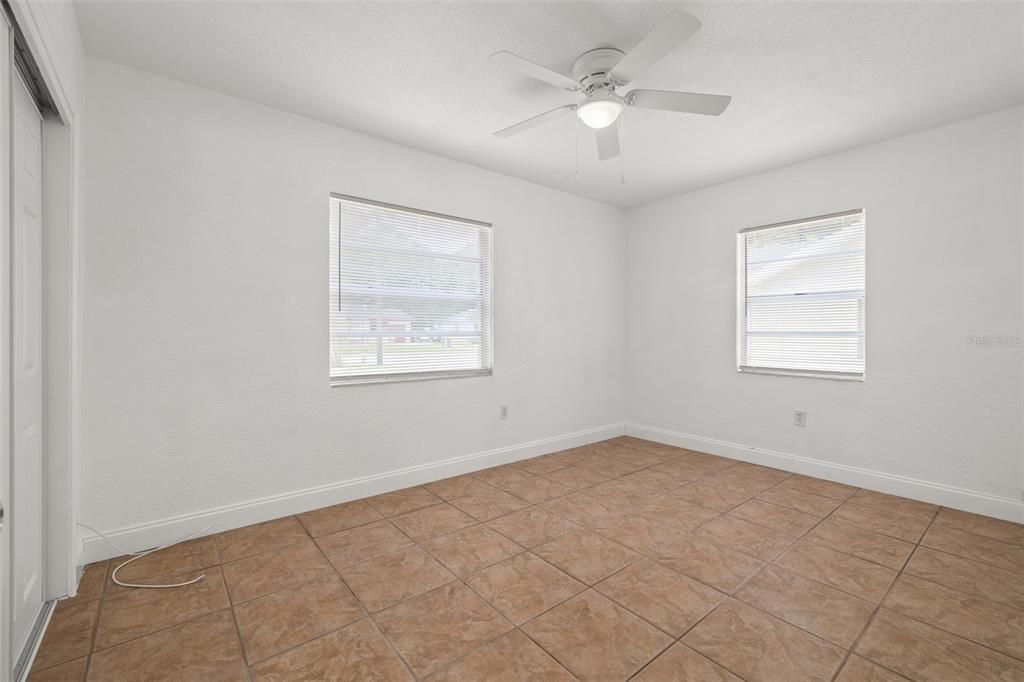 Active With Contract: $1,795 (2 beds, 1 baths, 1056 Square Feet)