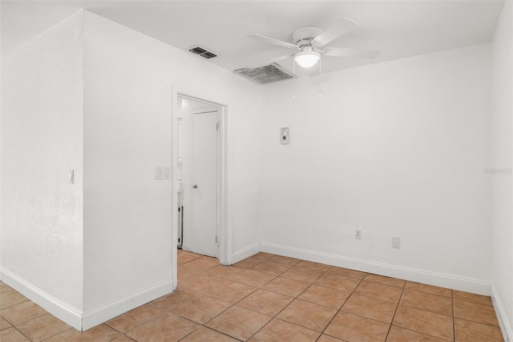 Active With Contract: $1,795 (2 beds, 1 baths, 1056 Square Feet)