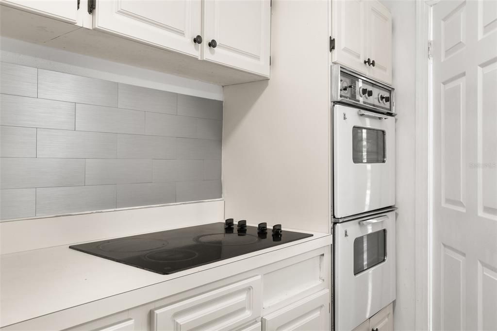 Active With Contract: $1,795 (2 beds, 1 baths, 1056 Square Feet)