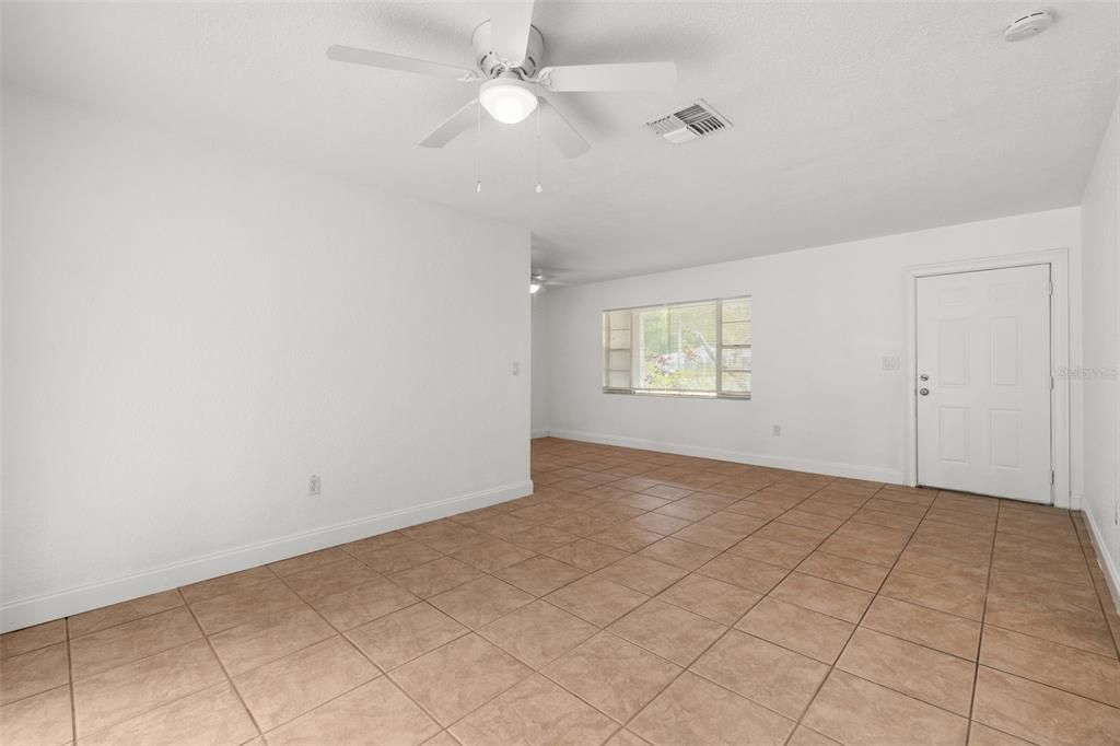 Active With Contract: $1,795 (2 beds, 1 baths, 1056 Square Feet)