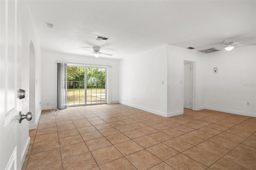 Active With Contract: $1,795 (2 beds, 1 baths, 1056 Square Feet)