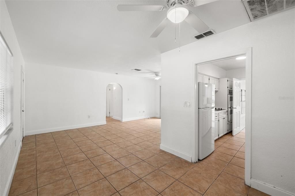 Active With Contract: $1,795 (2 beds, 1 baths, 1056 Square Feet)