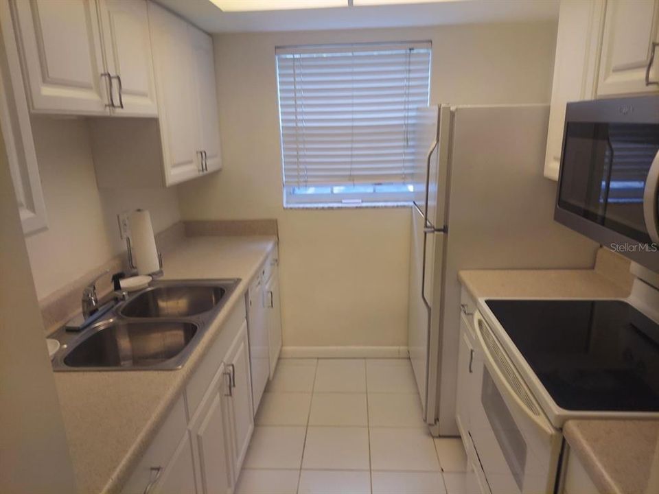 For Rent: $1,600 (1 beds, 1 baths, 780 Square Feet)