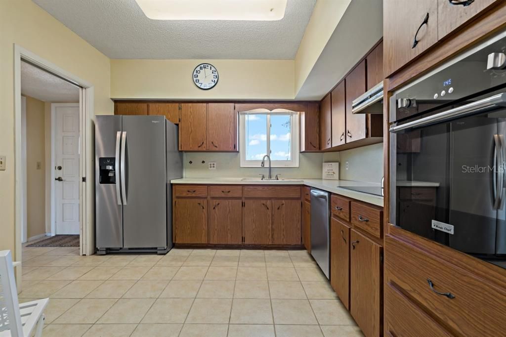 For Sale: $199,997 (2 beds, 2 baths, 1400 Square Feet)