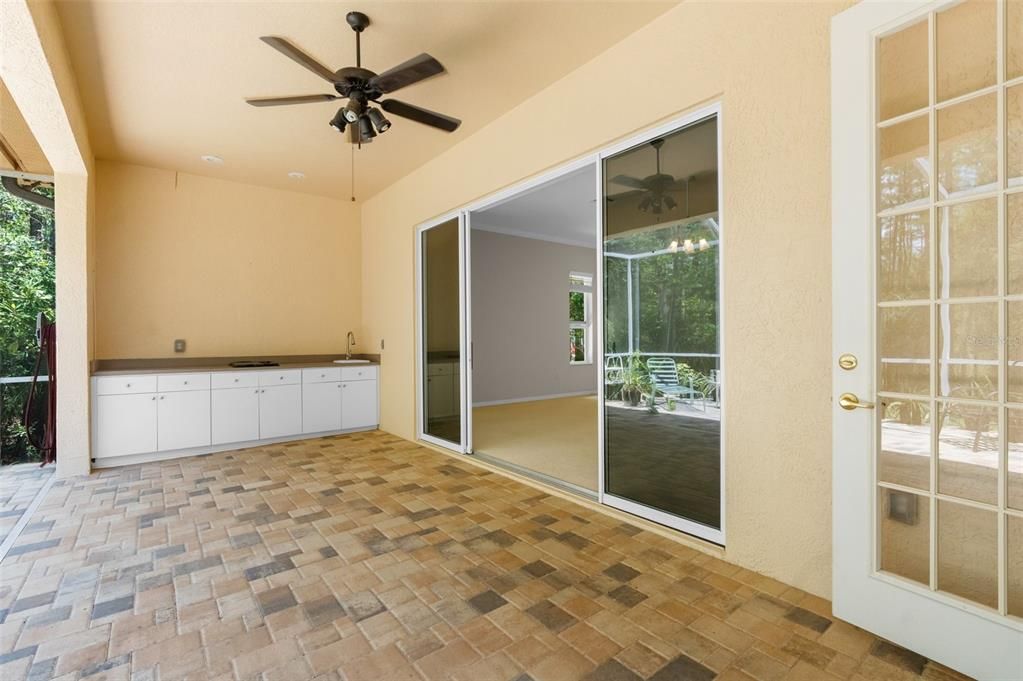 For Sale: $369,000 (2 beds, 2 baths, 1844 Square Feet)