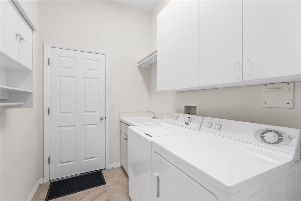 For Sale: $369,000 (2 beds, 2 baths, 1844 Square Feet)