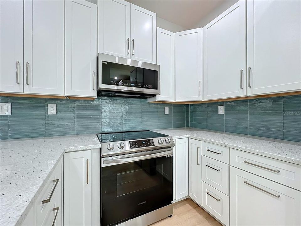 For Rent: $4,500 (2 beds, 1 baths, 986 Square Feet)