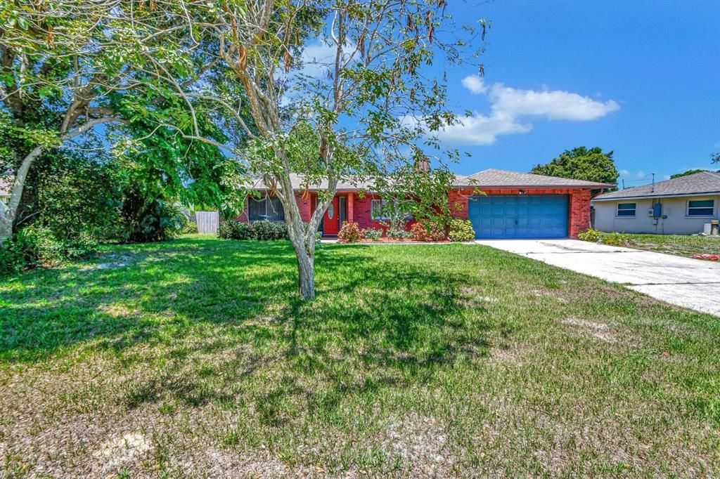 Active With Contract: $299,900 (3 beds, 2 baths, 1455 Square Feet)