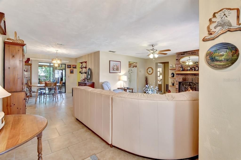Active With Contract: $299,900 (3 beds, 2 baths, 1455 Square Feet)