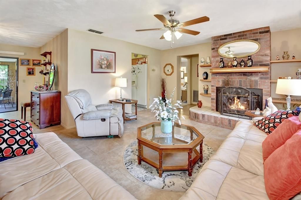 Active With Contract: $299,900 (3 beds, 2 baths, 1455 Square Feet)