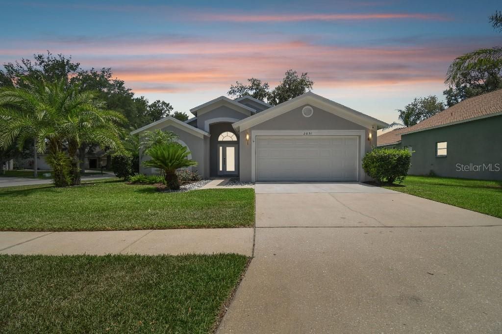 Active With Contract: $415,000 (3 beds, 2 baths, 1733 Square Feet)