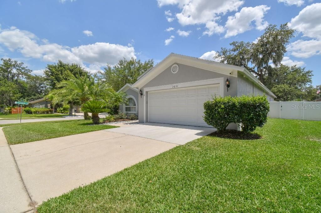 Active With Contract: $415,000 (3 beds, 2 baths, 1733 Square Feet)