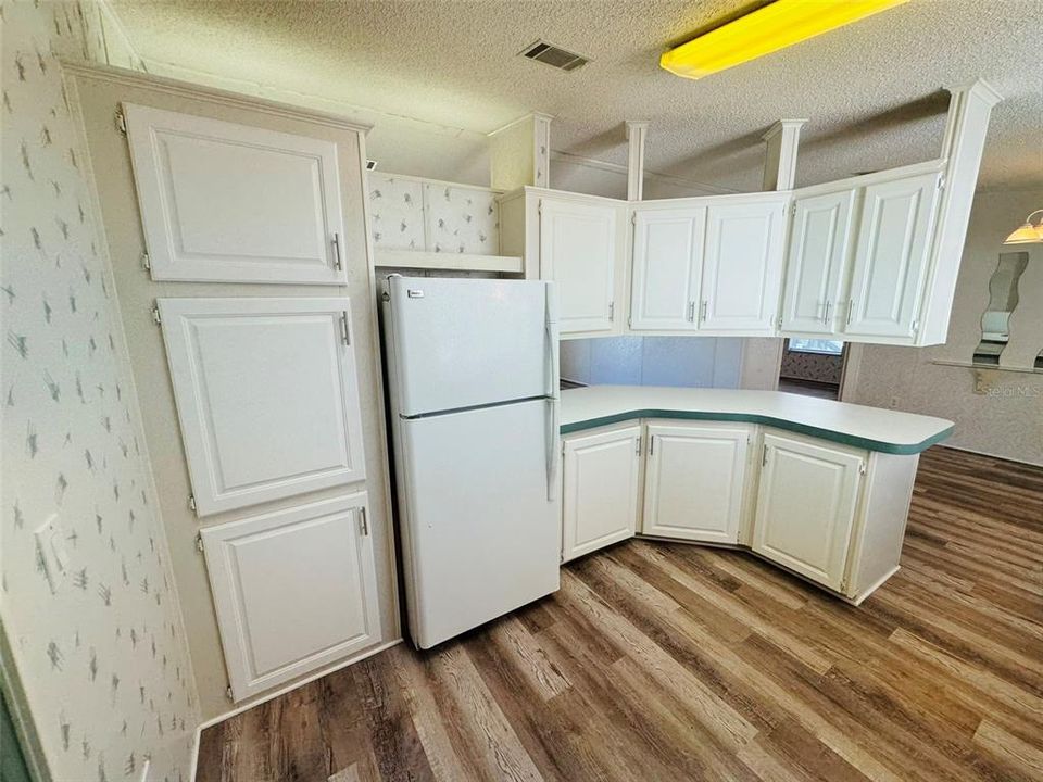 For Rent: $1,995 (3 beds, 2 baths, 1296 Square Feet)