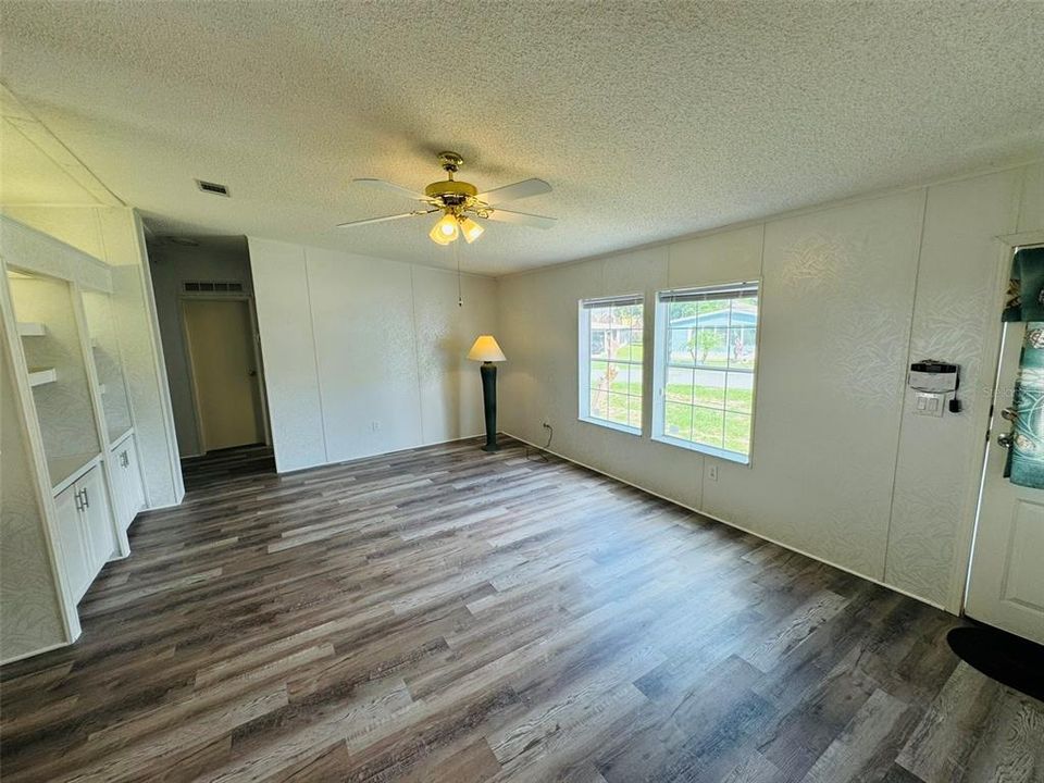 For Rent: $1,995 (3 beds, 2 baths, 1296 Square Feet)