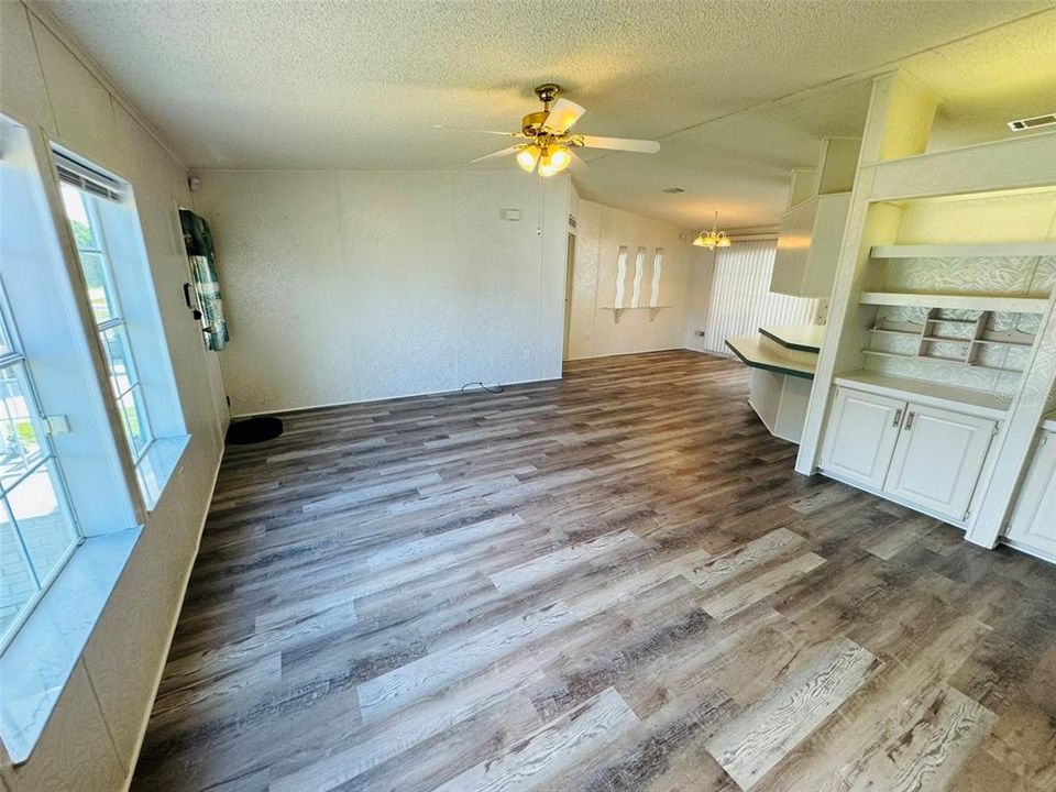 For Rent: $1,995 (3 beds, 2 baths, 1296 Square Feet)