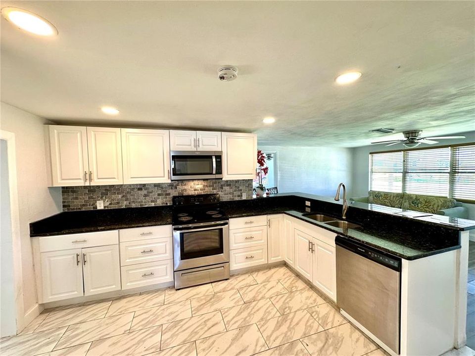 For Sale: $249,000 (4 beds, 2 baths, 1494 Square Feet)