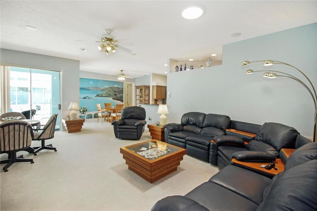 For Sale: $369,000 (3 beds, 2 baths, 1789 Square Feet)