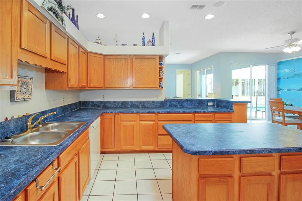 For Sale: $369,000 (3 beds, 2 baths, 1789 Square Feet)