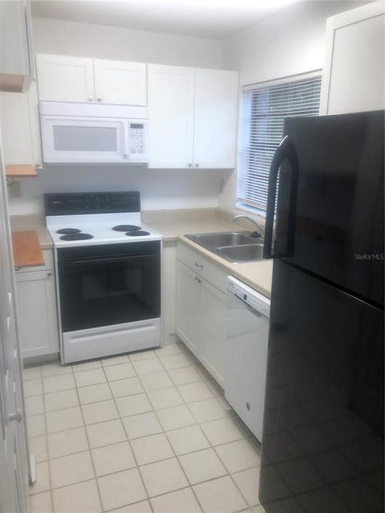 For Rent: $1,225 (2 beds, 2 baths, 890 Square Feet)