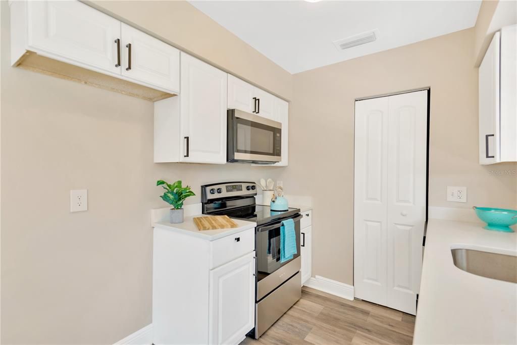 Active With Contract: $375,000 (3 beds, 1 baths, 1250 Square Feet)