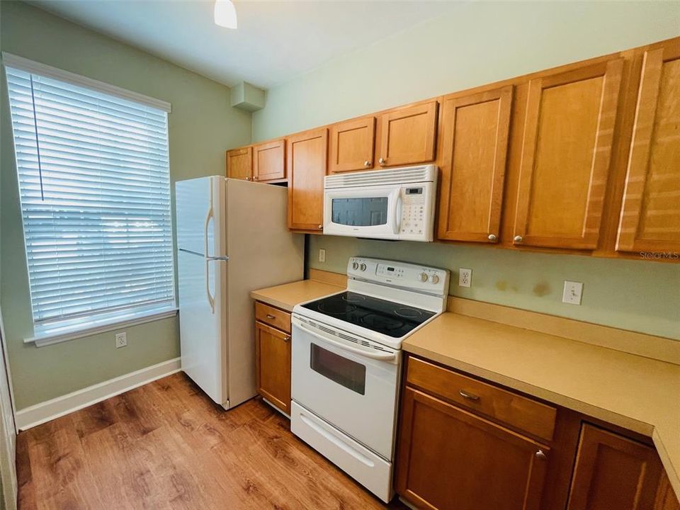 For Sale: $229,000 (2 beds, 2 baths, 1312 Square Feet)