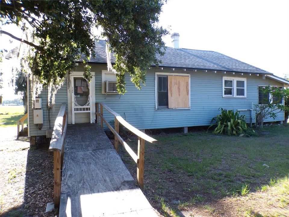 Recently Sold: $130,000 (3 beds, 1 baths, 1120 Square Feet)