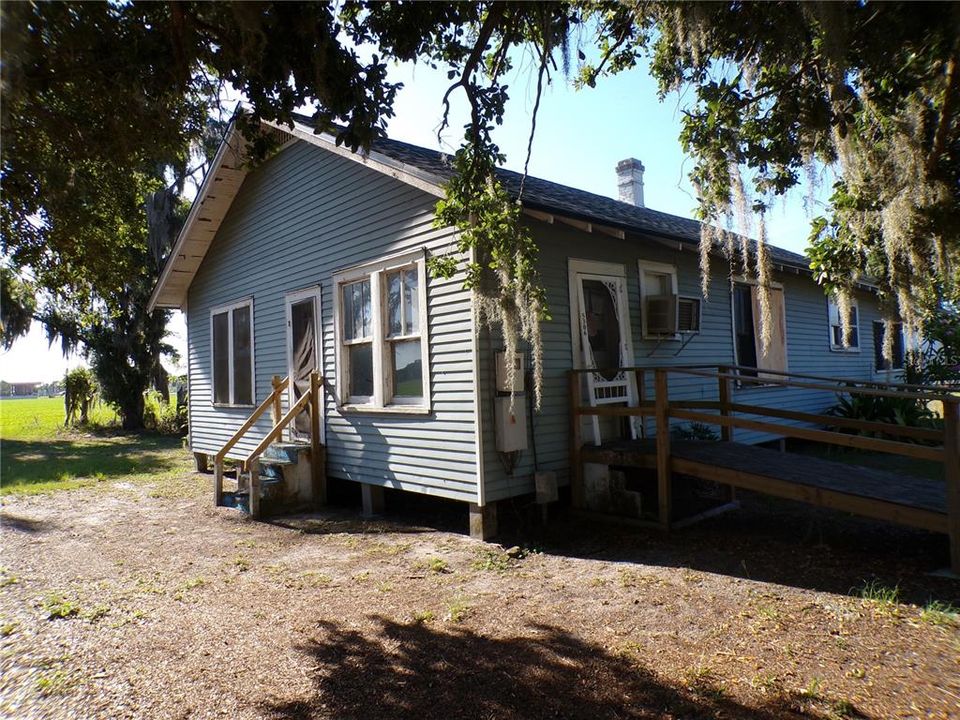 Recently Sold: $130,000 (3 beds, 1 baths, 1120 Square Feet)