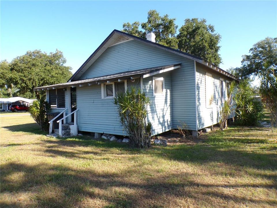 Recently Sold: $130,000 (3 beds, 1 baths, 1120 Square Feet)