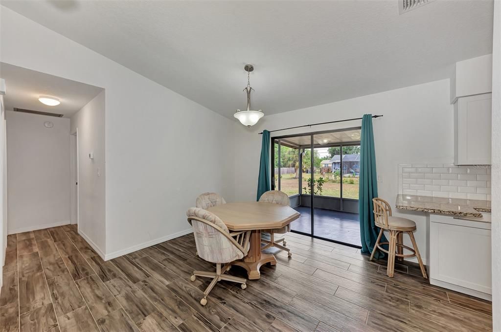 For Sale: $259,800 (2 beds, 2 baths, 1030 Square Feet)