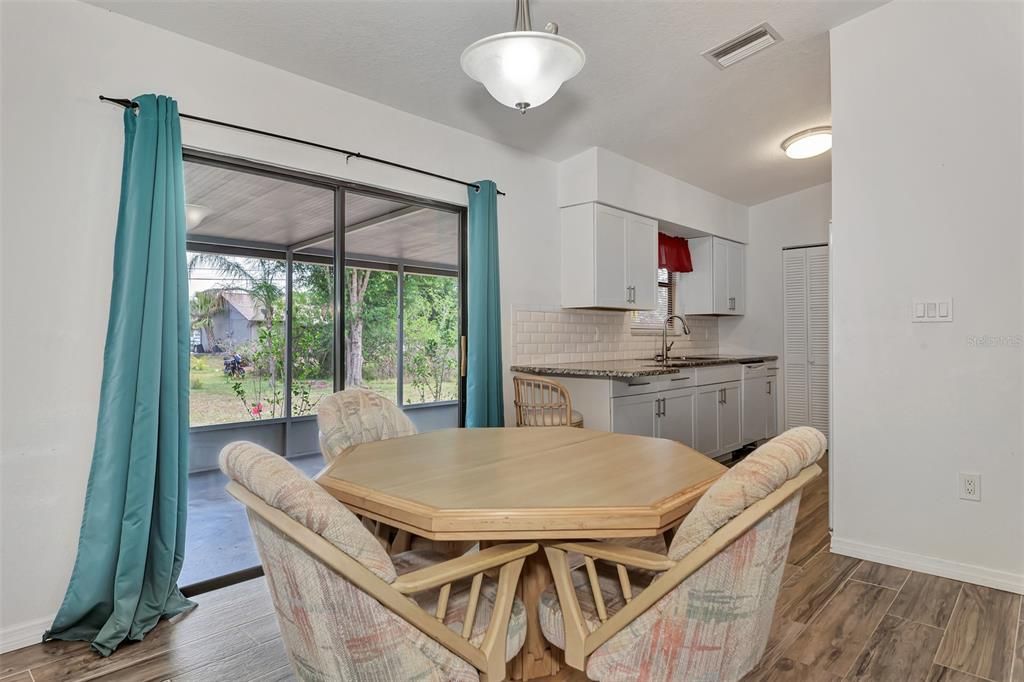 For Sale: $259,800 (2 beds, 2 baths, 1030 Square Feet)