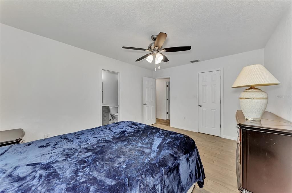 For Sale: $259,800 (2 beds, 2 baths, 1030 Square Feet)