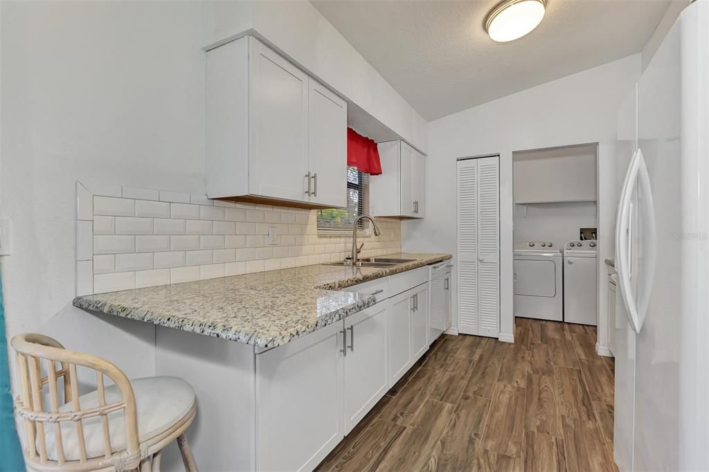 Active With Contract: $259,800 (2 beds, 2 baths, 1030 Square Feet)