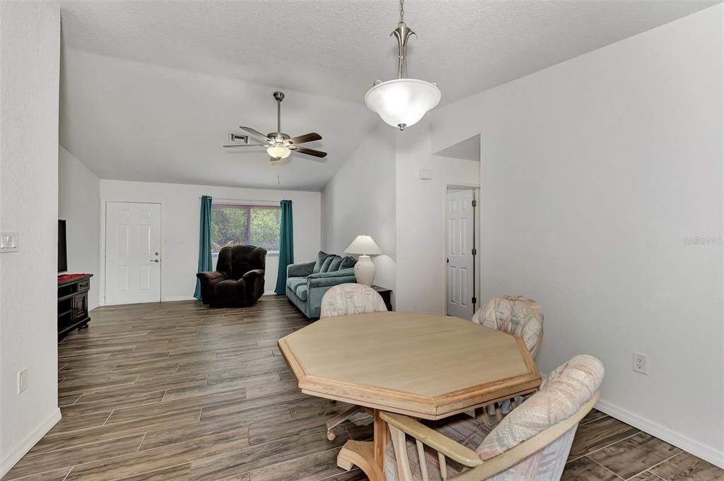 For Sale: $259,800 (2 beds, 2 baths, 1030 Square Feet)