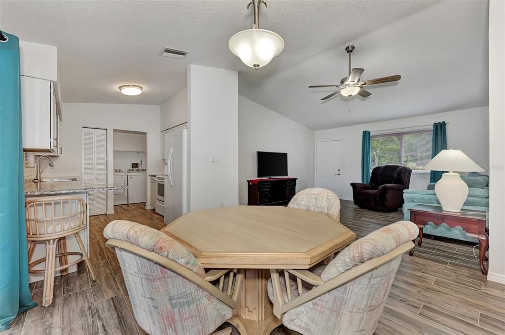 For Sale: $259,800 (2 beds, 2 baths, 1030 Square Feet)