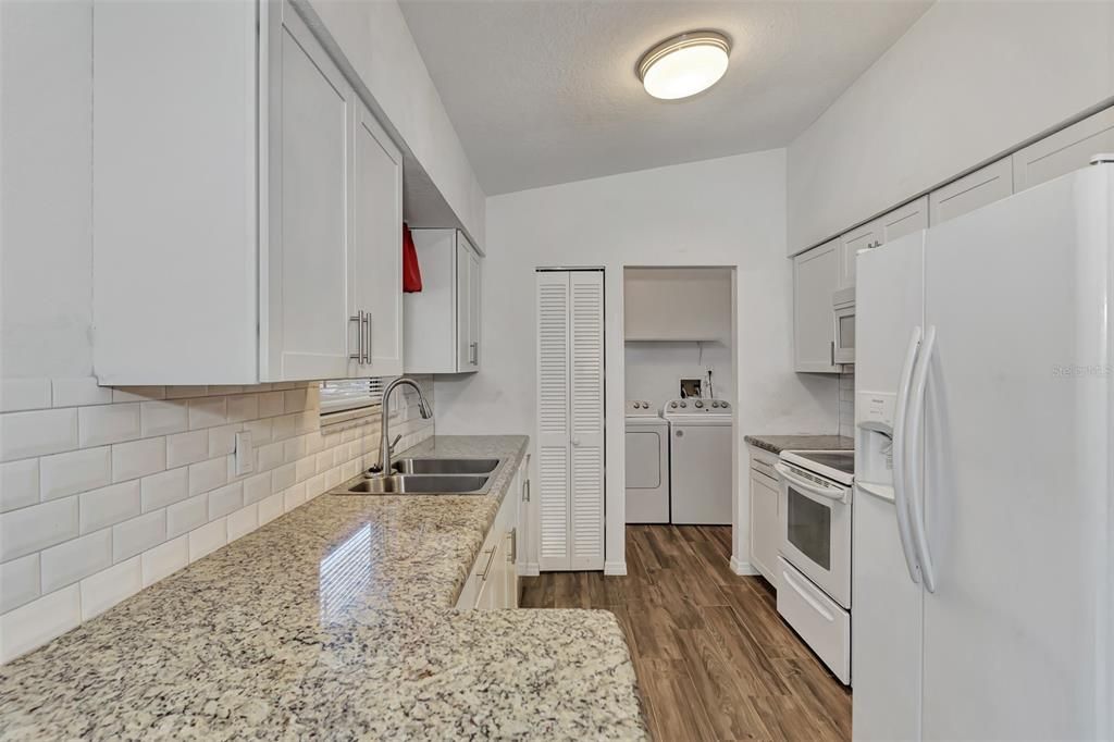 For Sale: $259,800 (2 beds, 2 baths, 1030 Square Feet)