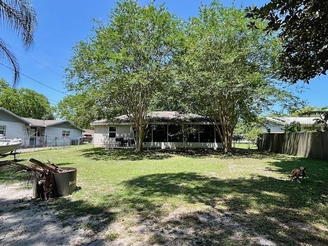 For Sale: $275,000 (3 beds, 2 baths, 1292 Square Feet)