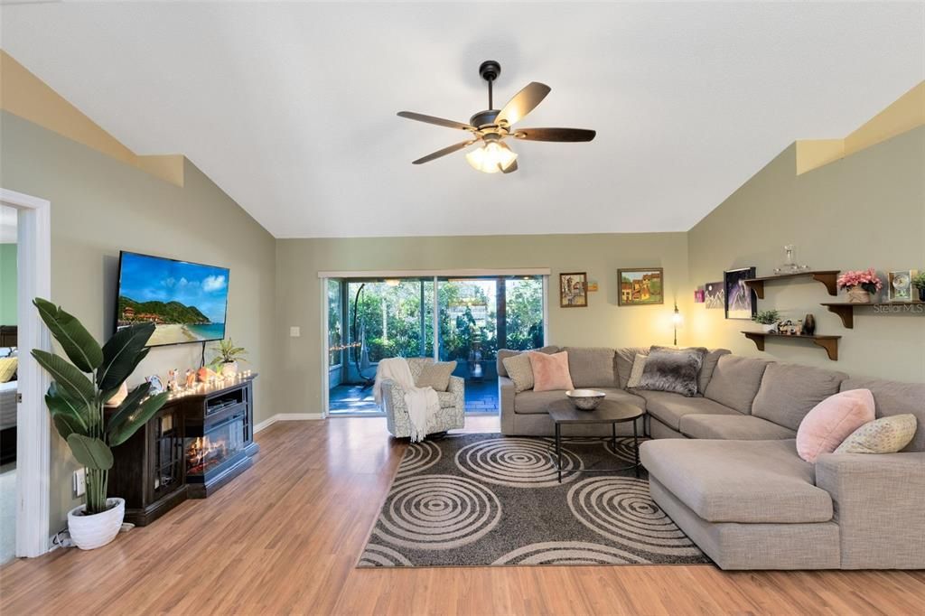 Active With Contract: $364,900 (4 beds, 2 baths, 1676 Square Feet)