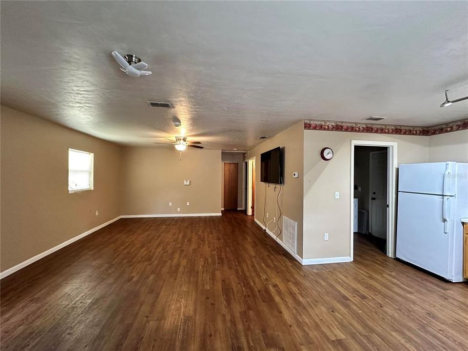 For Sale: $225,000 (2 beds, 1 baths, 1025 Square Feet)