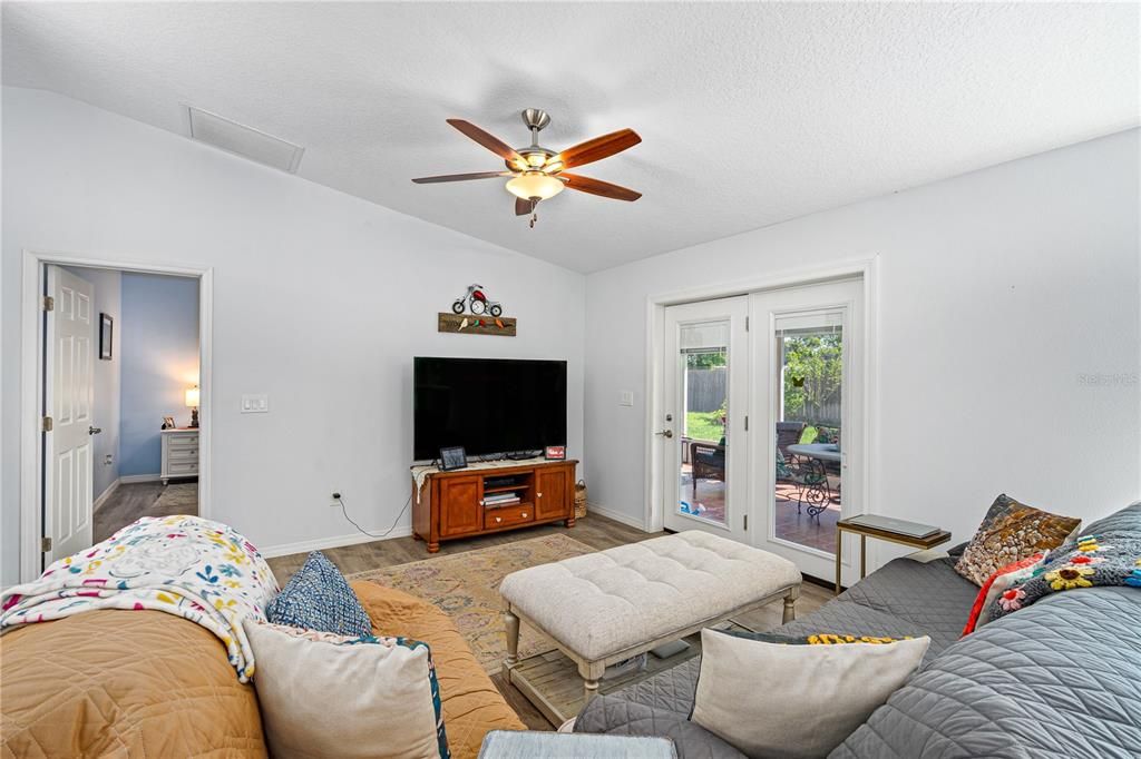 Active With Contract: $349,000 (3 beds, 2 baths, 1621 Square Feet)