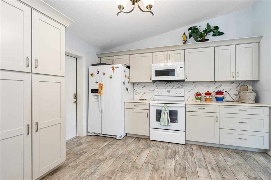 Active With Contract: $349,000 (3 beds, 2 baths, 1621 Square Feet)