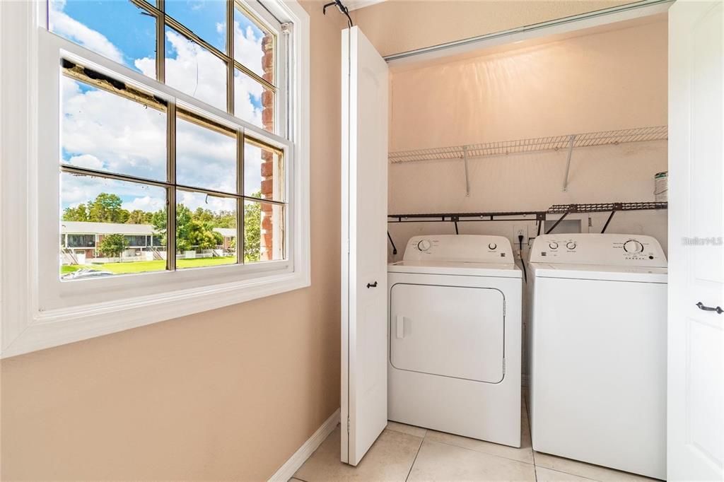 Active With Contract: $1,700 (2 beds, 1 baths, 827 Square Feet)